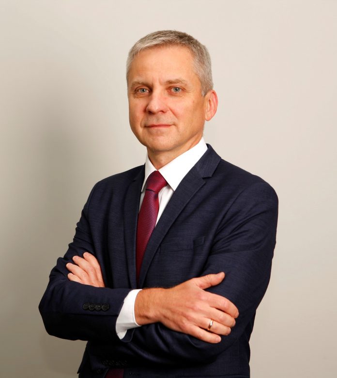 Zbigniew Łapiński, Dyrektor ds. Zaopatrzenia Logistyki i Klientów Kluczowych Członek Zarządu Anwim SA