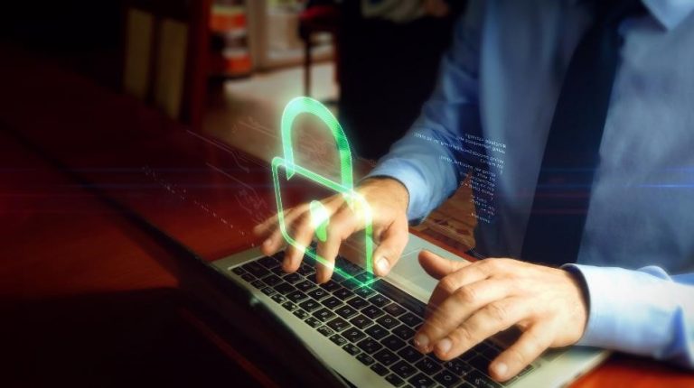 Trojan Emotet atakuje polskie firmy. Uważaj na fałszywe e-maile