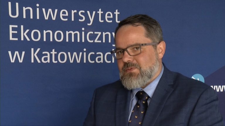 Obniżka podatku PIT nie obciąża budżetu państwa tak bardzo jak program Rodzina 500 plus. Może być jednak kłopotem dla dużych miast