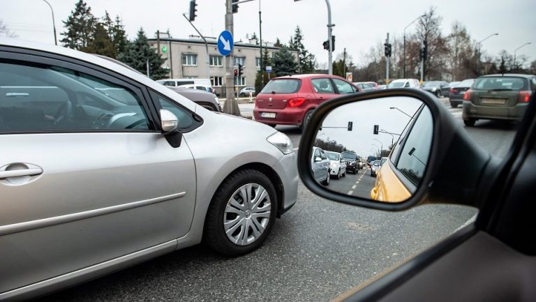 Samochody Polaków nie należą do najmłodszych. Jak średni wiek auta w Polsce prezentuje się na tle Europy?
