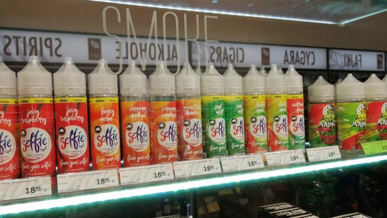 Fiskus mocno sięgnie do kieszeni e-palaczy. Ceny liquidów wzrosną nawet o 150%
