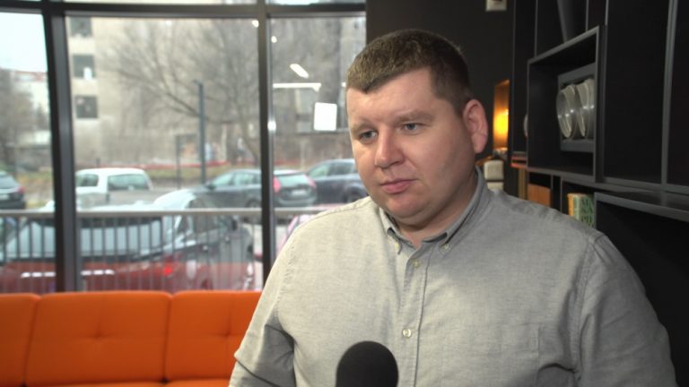 Niesprawne akumulatory odpowiadają za prawie 40 proc. awarii samochodów. Koszty wymiany zimą mogą być wyższe, nawet w przypadku nowszych aut