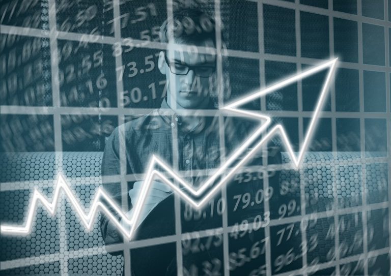 Jak stały dostęp do informacji biznesowych zwiększa szanse na sukces w inwestowaniu?