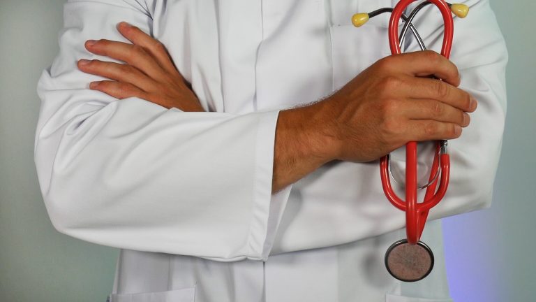 Epidemia mocno uderza w prywatne usługi medyczne