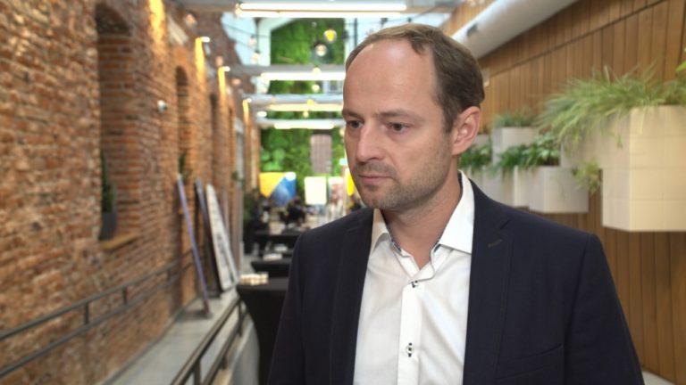 Nowe przepisy wyrównają szansę między taksówkarzami a innymi przewoźnikami. Aplikacja mobilna zastąpi taksometr