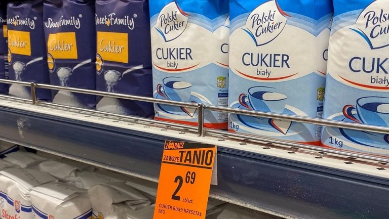 Okienka dla seniorów już nie ma, ale przyzwyczajenia pozostały
