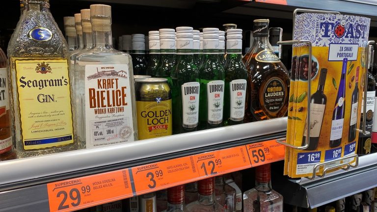 Polacy częściej sięgają po alkohol z wyższej półki