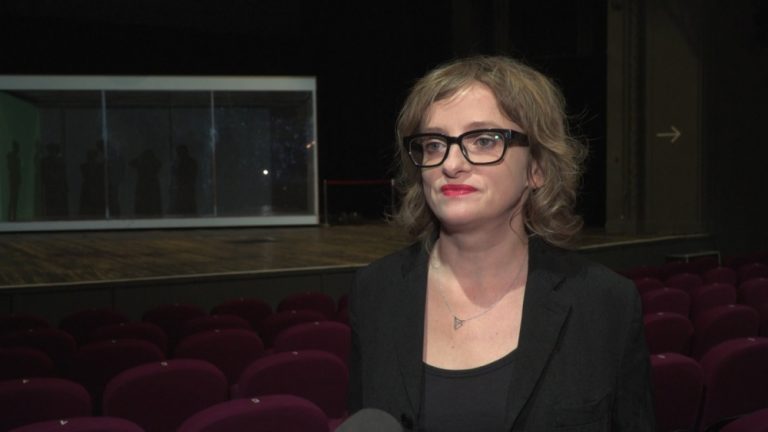 Nowe technologie coraz szerzej wchodzą do teatru. Reżyserzy spektakli chętnie sięgają po rozszerzoną i wirtualną rzeczywistość
