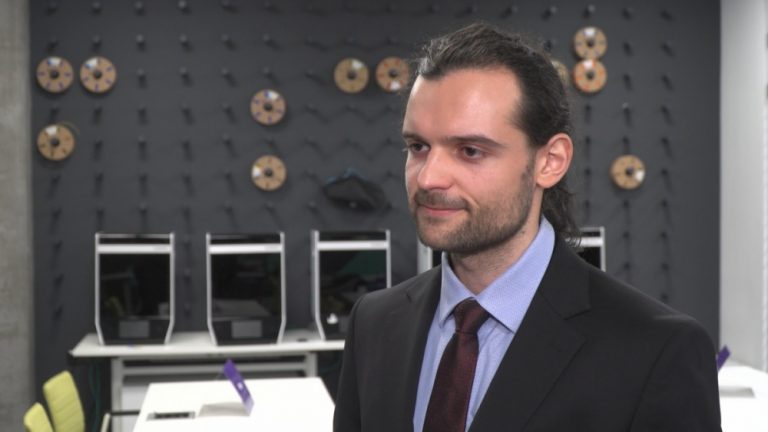 Wirtualny Nauczyciel udzieli korepetycji z matematyki. Dzięki machine learning rozpozna słabe strony ucznia i sam dobierze odpowiednie zadania