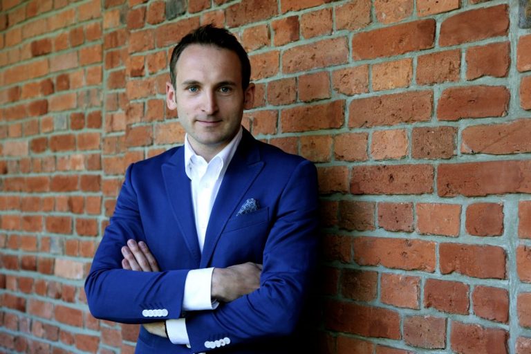 Ograniczone wsparcie finansowe, redukcja obciążeń i deregulacja receptą na gospodarcze skutki pandemii