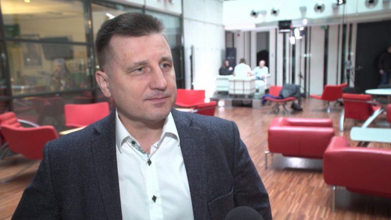 Najnowsze technologie wkraczają do telewizji. Standardem staje się rozdzielczość 4K, a nadawcy testują już 8K