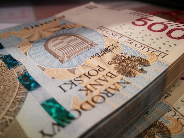 Pieniądze szczęścia nie dają? Nastolatkowie są innego zdania