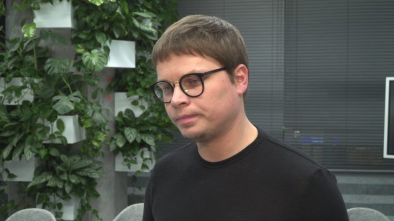 Konieczne jest stworzenie międzynarodowej agencji regulującej rynek sztucznej inteligencji. Powinna chronić przed jej niemoralnym wykorzystaniem