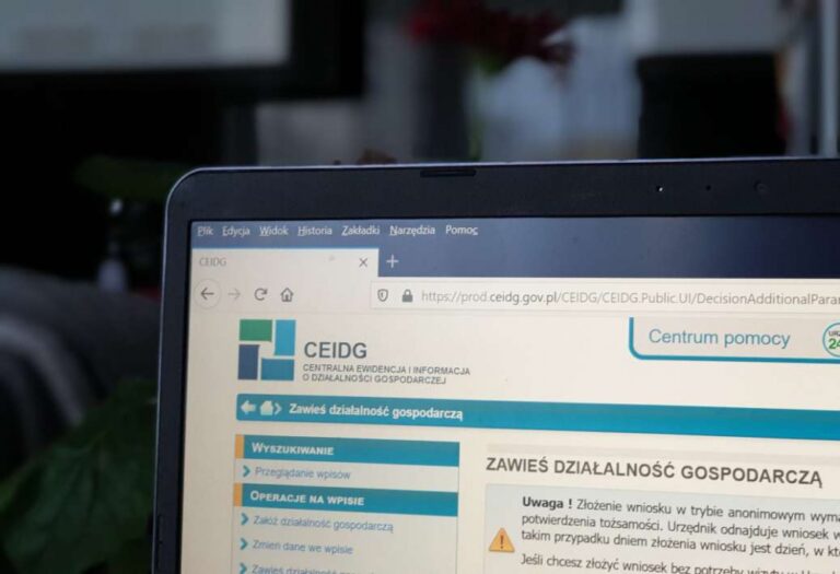 Lawinowo rośnie liczba firm zawieszających działalność. Tylko zniesienie restrykcji poprawi sytuację mniejszych przedsiębiorstw