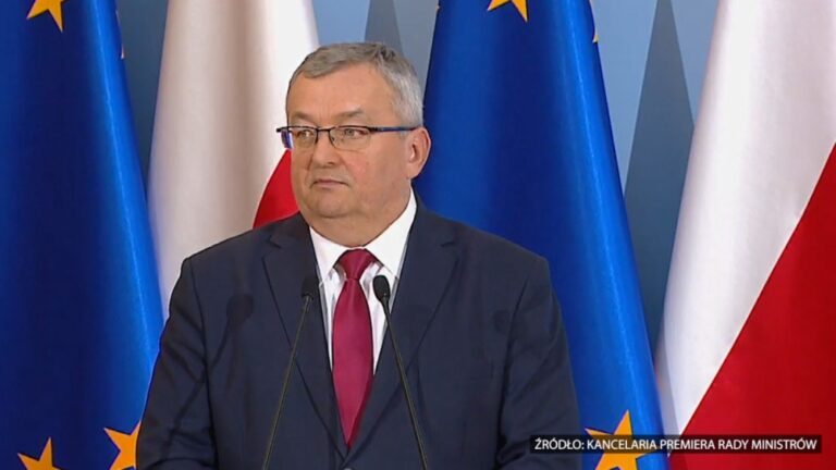 Minister infrastruktury: Wydłużenie uprawnień dla kierowców czy maszynistów nie stanowi zagrożenia. Bez tego groził nam paraliż transportowy kraju