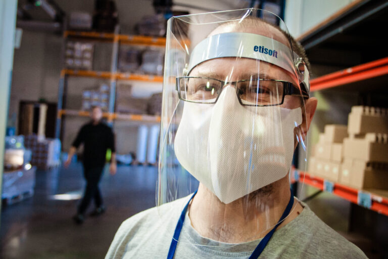 Polska firma rusza z produkcją przyłbic ochronnych na szeroką skalę