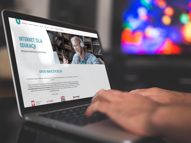 Ministerstwo Cyfryzacji: Darmowy internet dla nauczycieli – współpraca z UPC Polska