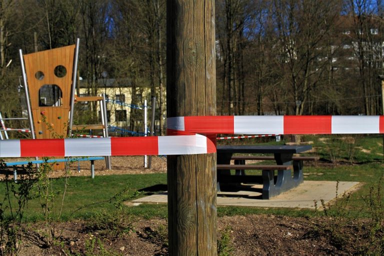 „Testy, testy, testy” to wspólny element strategii restartowania gospodarek na świecie
