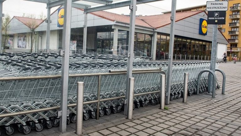 Po dwóch latach coraz więcej przeciwników niedziel wolnych od handlu