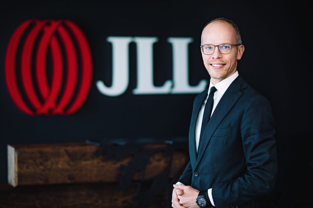 Tomasz Mika, Dyrektor Działu Powierzchni Magazynowo-Przemysłowych JLL w Polsce