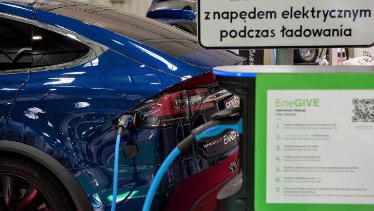 Polacy chcą finansować samochody elektryczne leasingiem