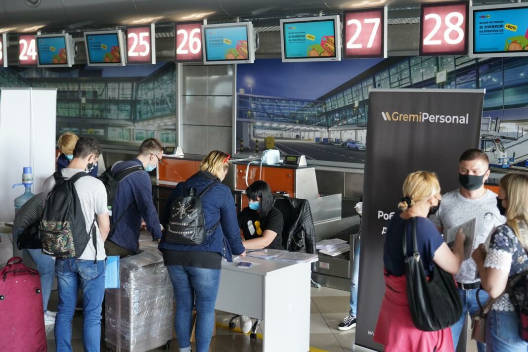 6 czerwca do Warszawy przybyły jednocześnie dwa samoloty czarterowe z ukraińskimi pracownikami (2)