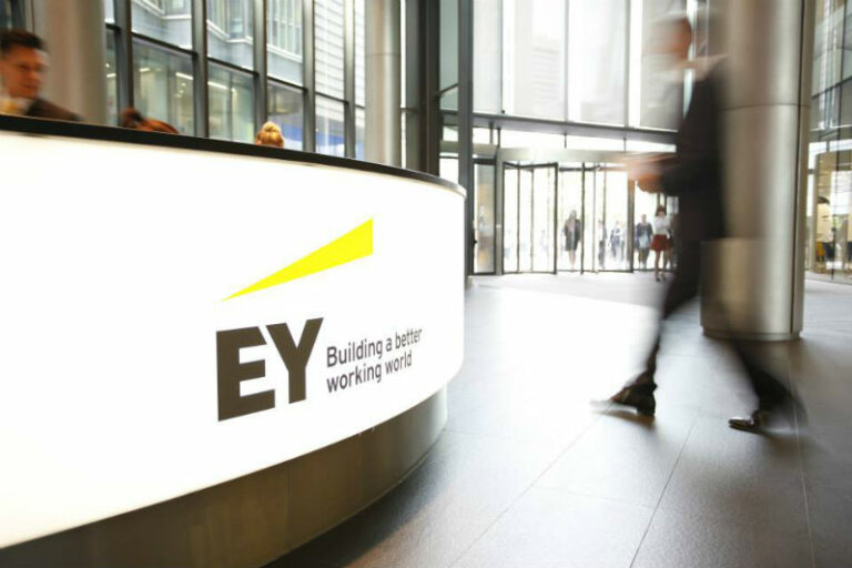 Badanie EY: COVID-19 utrudnia prowadzenie przedsiębiorstwa w sposób etyczny