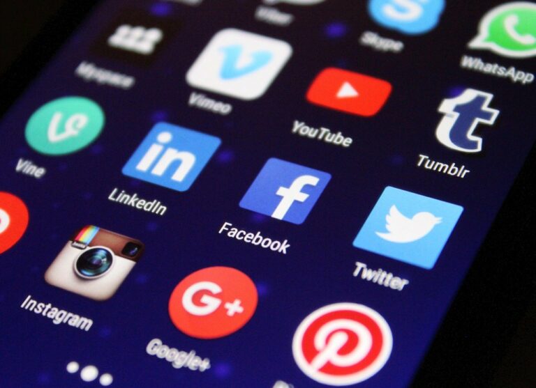 Jak dobrze wybrać agencję social media?