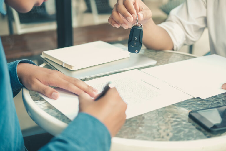 Przedsiębiorcy wolą wziąć auto w leasing niż kupić je za gotówkę. Dowiedz się, dlaczego