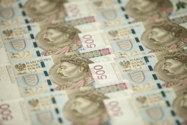 Wydatki publiczne przekroczyły 1,8 bln zł, czyli 49,4% PKB i nadal rosną szybciej niż gospodarka