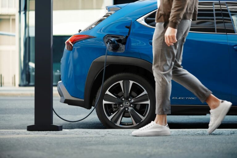 Ładowanie elektryków w 10 minut – nowy projekt Toyoty, Uniwersytetu Stanforda i MIT