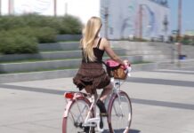 Skokowy wzrost popularności rowerów. Polacy coraz częściej wybierają je zamiast samochodów [DEPESZA]