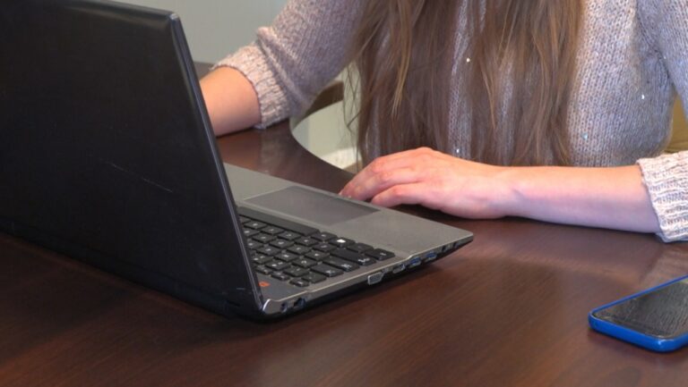 Pandemia napędziła rekordową sprzedaż komputerów, zwłaszcza w segmencie laptopów. Boom na rynku jest jednak chwilowy