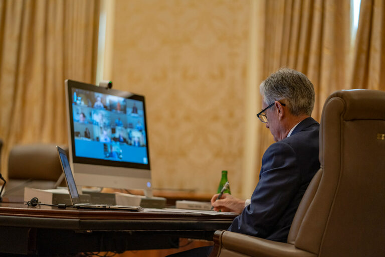 Gołębi Fed widzi potrzebę dalszego luzowania