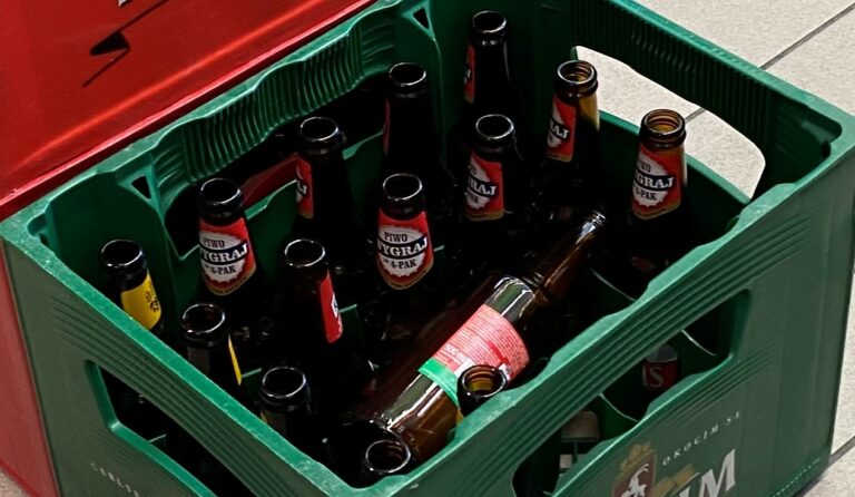 Polacy chcą obowiązkowej kaucji na butelki i puszki. Ministerstwo Klimatu zapowiada zmiany