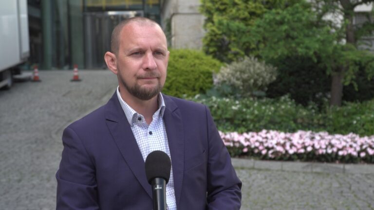 Inteligentne recyklomaty ułatwiają segregowanie odpadów. Do recyklingu ma zachęcić Polaków e-kaucja