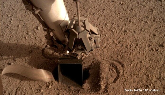 „Polski” Kret próbuje wgryźć się w powierzchnię Marsa. Lądownik NASA ma sprawdzić podobieństwo planety do Ziemi [DEPESZA]