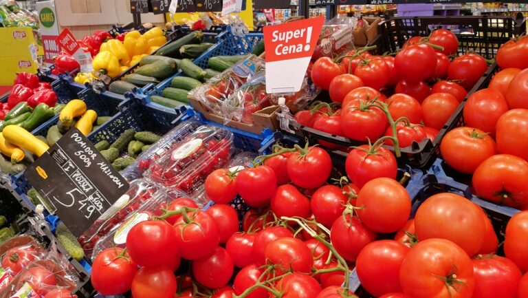 Ceny warzyw rosną dużo wolniej niż rok temu. W sklepach jest drożej tylko o niecałe 2%
