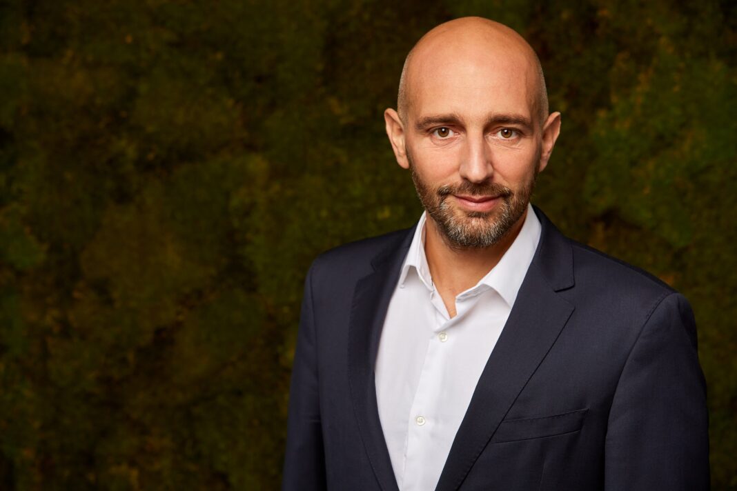 Antoine Bernet, Bayer