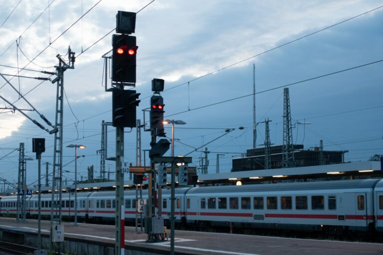 Modernizacja sieci kolejowej szansą dla branży logistycznej i wsparciem w decentralizacji