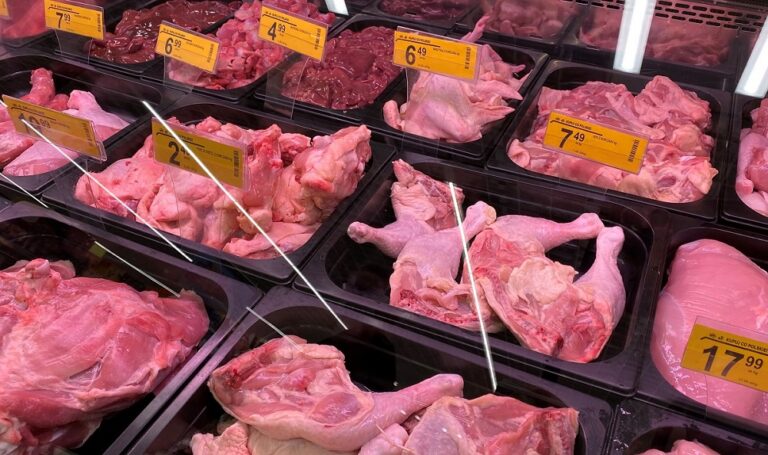 Drób w sklepach coraz droższy. Ceny poszły w górę średnio o ponad 6%