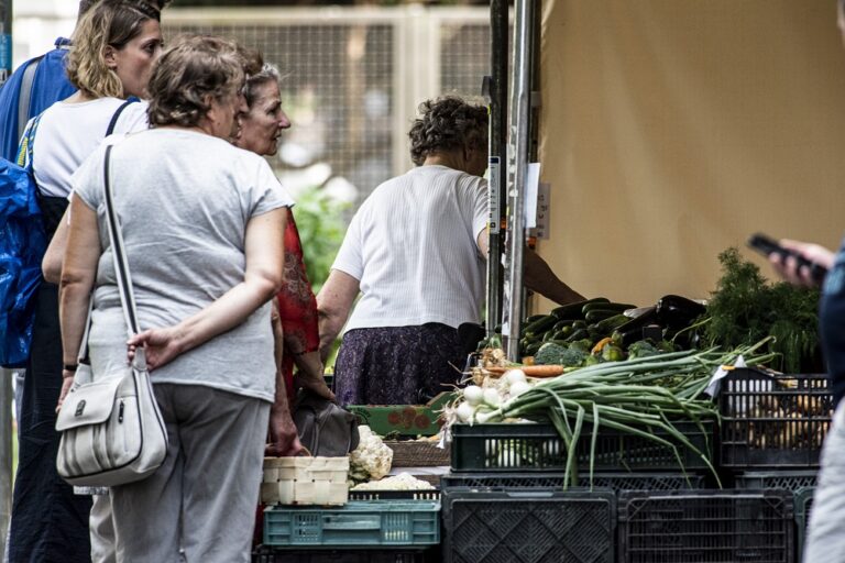 ANALIZA: Hipermarkety zdecydowanym liderem cen warzyw. Najdrożej jest dyskontach