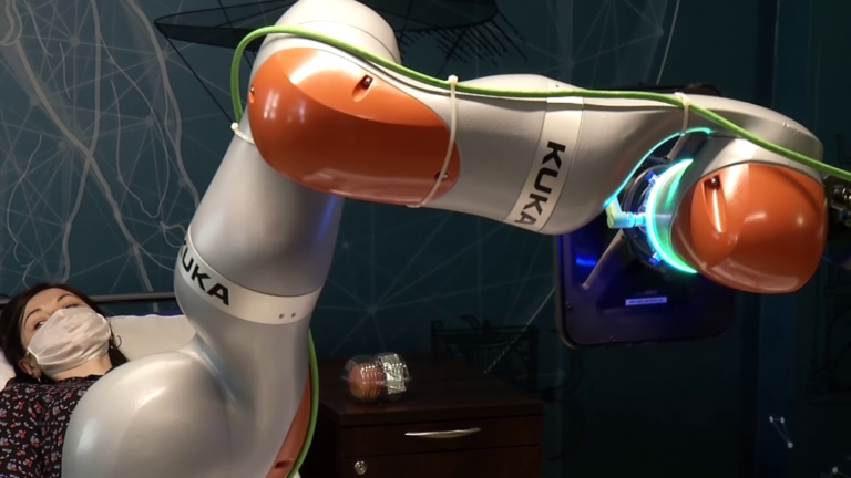 Roboty pomogą osobom niepełnosprawnym w codziennym życiu. Wspomagane sztuczną inteligencją będą mogły nawet je karmić