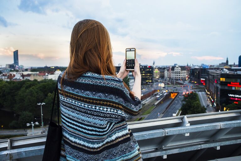 Badanie Ericsson: Ponad połowa Polaków chce szybkiego dostępu do 5G