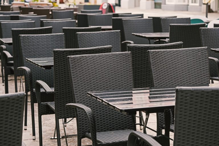 Dramatyczna sytuacja hoteli i restauracji w kurortach turystycznych. Restrukturyzacje, zwolnienia i „usypianie” na zimę