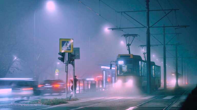 Polacy za smog winią „kopciuchy”, złej jakości paliwo i przemysł