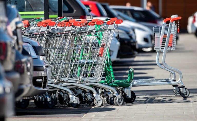 Druga fala pandemii zniechęca Polaków do większych zakupów