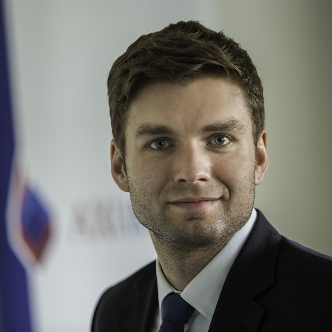 Jakub Kokiernak Industrial & Logistic Consultant w AXI IMMO