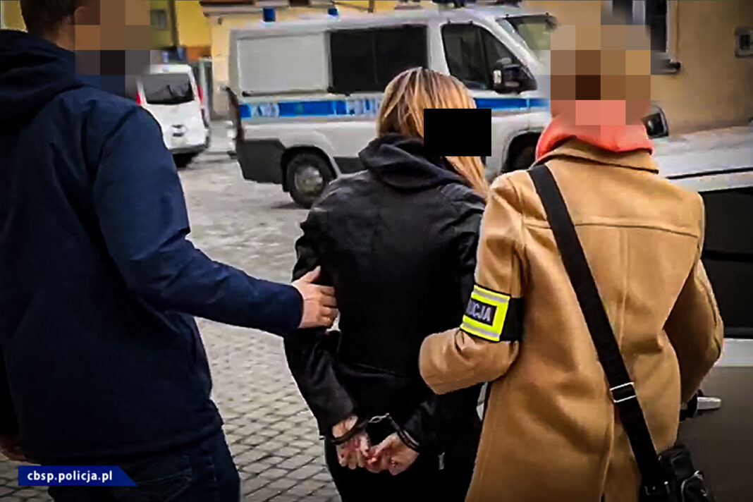 KAS i CBŚP zatrzymali 5 osób wz. z wyłudzaniem m.in. środków z tzw. tarczy finansowej