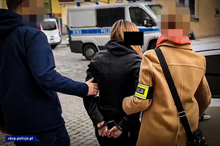 KAS i CBŚP zatrzymali 5 osób wz. z wyłudzaniem m.in. środków z tzw. tarczy finansowej